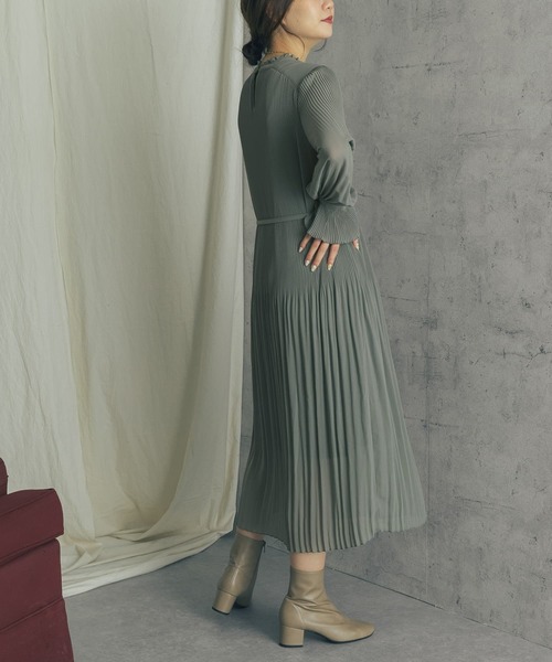 URBAN RESEARCH ROSSO（アーバンリサーチロッソ）の「ランダムプリーツワンピース（ワンピース・レディース・ブラック/グリーン系その他/ブルー・FREE）」の6枚目の写真