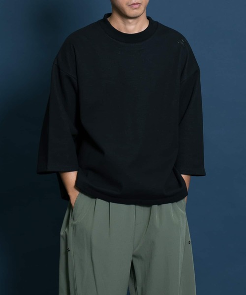 Uiscel(ユイセル)の「Uiscel フィルム裏毛ボリュームプルオーバー(スウェット・メンズ・ホワイト/ブラック・ONE)」の1枚目の写真