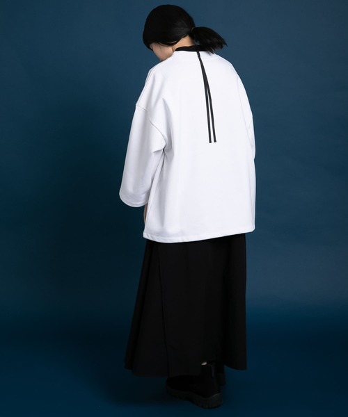 Uiscel(ユイセル)の「Uiscel フィルム裏毛ボリュームプルオーバー(スウェット・メンズ・ホワイト/ブラック・ONE)」の21枚目の写真
