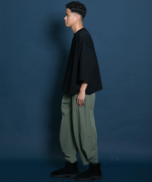 Uiscel(ユイセル)の「Uiscel フィルム裏毛ボリュームプルオーバー(スウェット・メンズ・ホワイト/ブラック・ONE)」の8枚目の写真