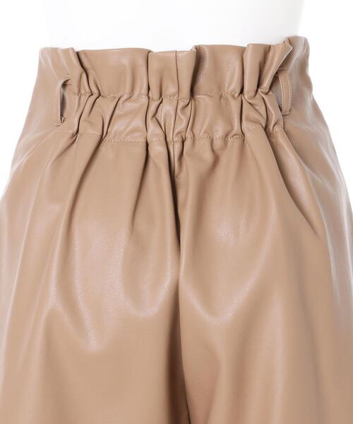 Allamanda（アラマンダ）の「フェイク／レザーキュロットパンツ（その他パンツ・レディース・ブラック/ベージュ/ブラウン/アイボリー・M）」の10枚目の写真