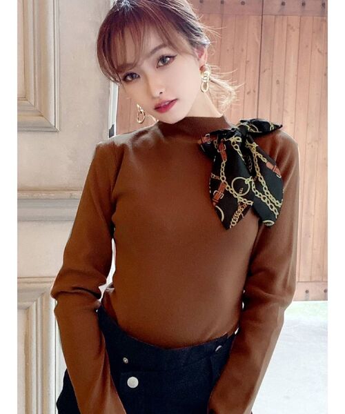 RESEXXY（リゼクシー）の「スカーフデザインニットTOPS（ニット/セーター・レディース・ホワイト/ブラック/ベージュ/キャメル・FREE）」の4枚目の写真