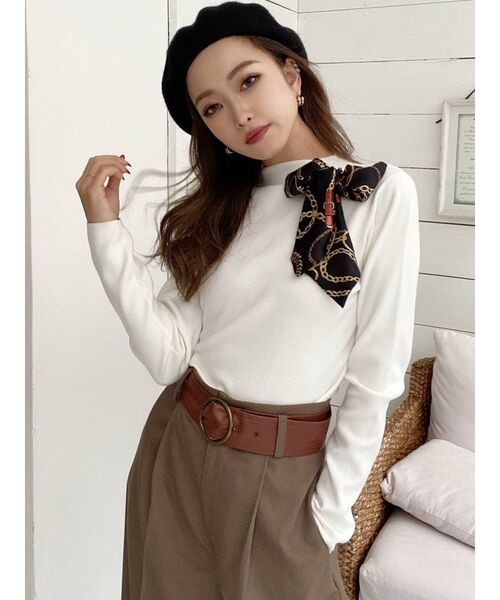 RESEXXY（リゼクシー）の「スカーフデザインニットTOPS（ニット/セーター・レディース・ホワイト/ブラック/ベージュ/キャメル・FREE）」の10枚目の写真