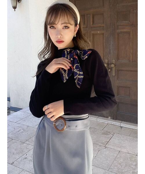 RESEXXY（リゼクシー）の「スカーフデザインニットTOPS（ニット/セーター・レディース・ホワイト/ブラック/ベージュ/キャメル・FREE）」の6枚目の写真