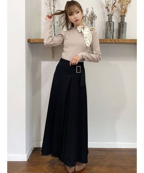 RESEXXY（リゼクシー）の「スカーフデザインニットTOPS（ニット/セーター・レディース・ホワイト/ブラック/ベージュ/キャメル・FREE）」の7枚目の写真