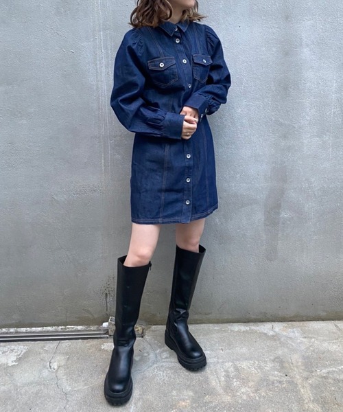 one after another NICE CLAUP（ワンアフターアナザーナイスクラップ）の「これさえあればコーディネートが決まる。デニムミニワンピース（ワンピース・レディース・ブラック/ブラウン/ネイビー・FREE）」の17枚目の写真