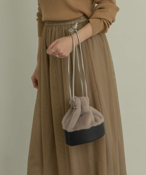 RODE SKO(ロデスコ)の「MAUD ふわエコファーキンチャク∴(ハンドバッグ・レディース・ブラック/ベージュ/ミント・ONE)」の1枚目の写真