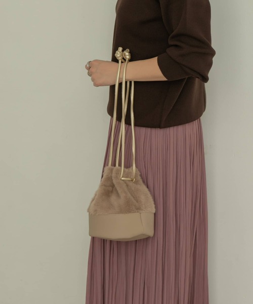 RODE SKO(ロデスコ)の「MAUD ふわエコファーキンチャク∴(ハンドバッグ・レディース・ブラック/ベージュ/ミント・ONE)」の21枚目の写真