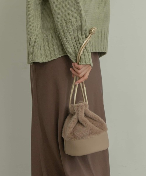 RODE SKO(ロデスコ)の「MAUD ふわエコファーキンチャク∴(ハンドバッグ・レディース・ブラック/ベージュ/ミント・ONE)」の4枚目の写真