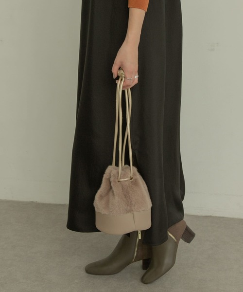 RODE SKO(ロデスコ)の「MAUD ふわエコファーキンチャク∴(ハンドバッグ・レディース・ブラック/ベージュ/ミント・ONE)」の10枚目の写真