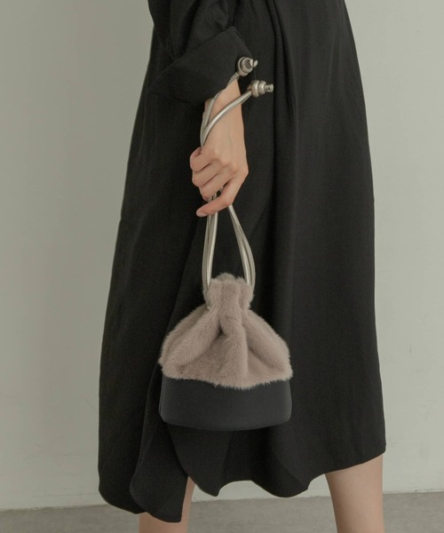 RODE SKO(ロデスコ)の「MAUD ふわエコファーキンチャク∴(ハンドバッグ・レディース・ブラック/ベージュ/ミント・ONE)」の8枚目の写真