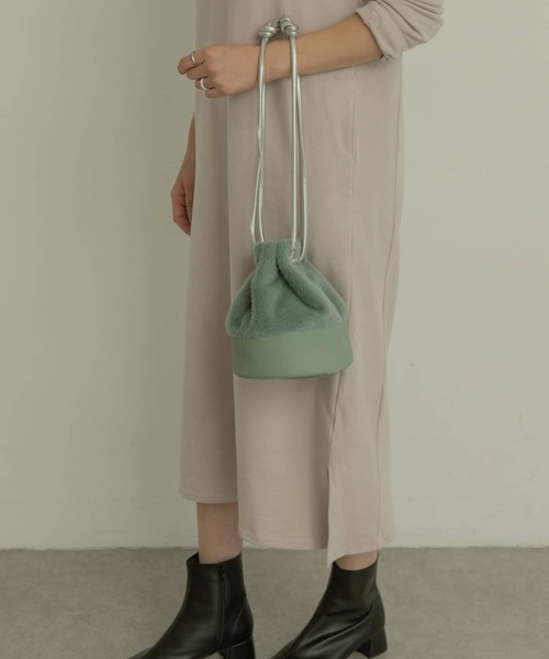 RODE SKO(ロデスコ)の「MAUD ふわエコファーキンチャク∴(ハンドバッグ・レディース・ブラック/ベージュ/ミント・ONE)」の19枚目の写真