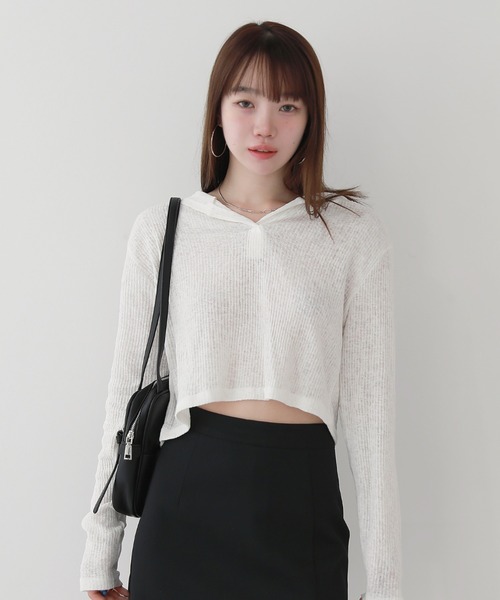 by muni:r（バイ ムニール）の「カジュアル リブ クロップ フードTシャツ（ニット/セーター・レディース・ブラック/グリーン/アイボリー・FREE）」の2枚目の写真