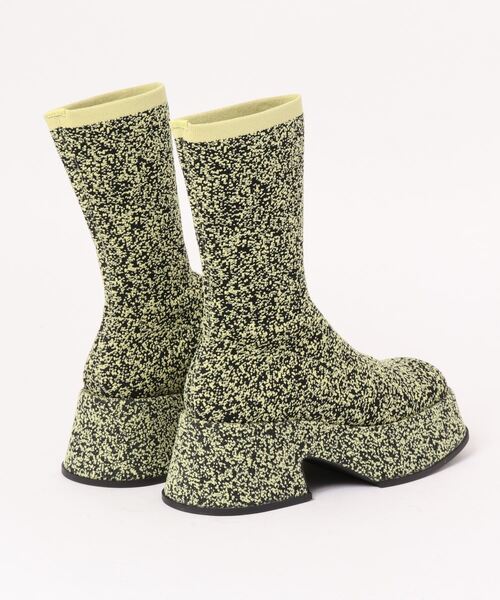 CHARLES & KEITH(チャールズ & キース)の「ニットプラットフォーム ソックスブーツ / Knitted Platform Sock Boots(ブーツ・レディース・ブラック/イエロー・24.5cm/25cm/25.5cm/22.5cm/23cm/23.5cm)」の4枚目の写真