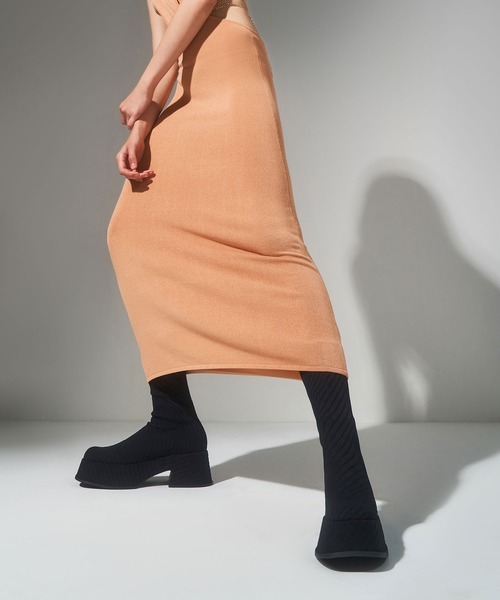 CHARLES & KEITH(チャールズ & キース)の「ニットプラットフォーム ソックスブーツ / Knitted Platform Sock Boots(ブーツ・レディース・ブラック/イエロー・24.5cm/25cm/25.5cm/22.5cm/23cm/23.5cm)」の15枚目の写真