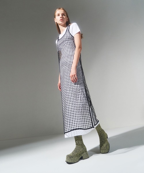 CHARLES & KEITH(チャールズ & キース)の「ニットプラットフォーム ソックスブーツ / Knitted Platform Sock Boots(ブーツ・レディース・ブラック/イエロー・24.5cm/25cm/25.5cm/22.5cm/23cm/23.5cm)」の6枚目の写真