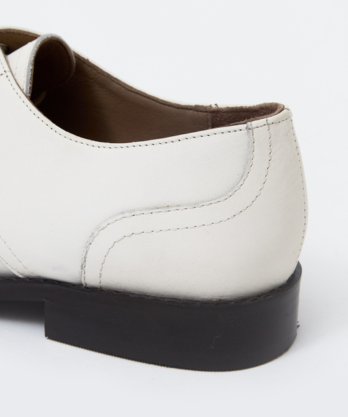 Au BANNISTER(オゥバニスター)の「【販売店舗限定】プレーントゥシューズ(ドレスシューズ・レディース・オフホワイト/ブラック・37/38/39/35/36)」の7枚目の写真