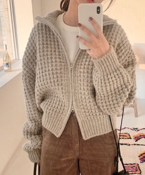 MANGROVE（マングローブ）の「ワッフル編みジップアップニットブルゾン（ニット/セーター・レディース・グレー/キャメル/グレイッシュベージュ・FREE）」の2枚目の写真