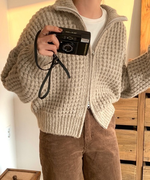 MANGROVE（マングローブ）の「ワッフル編みジップアップニットブルゾン（ニット/セーター・レディース・グレー/キャメル/グレイッシュベージュ・FREE）」の20枚目の写真