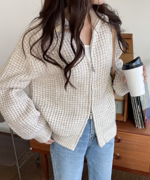 MANGROVE（マングローブ）の「ワッフル編みジップアップニットブルゾン（ニット/セーター・レディース・グレー/キャメル/グレイッシュベージュ・FREE）」の7枚目の写真