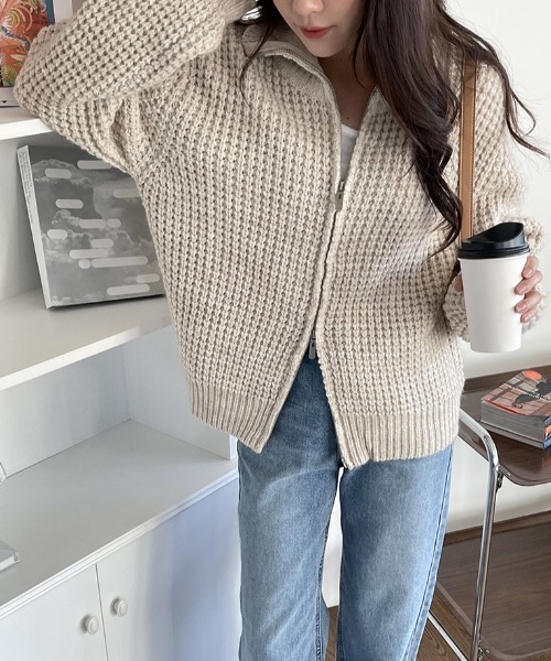 MANGROVE（マングローブ）の「ワッフル編みジップアップニットブルゾン（ニット/セーター・レディース・グレー/キャメル/グレイッシュベージュ・FREE）」の6枚目の写真