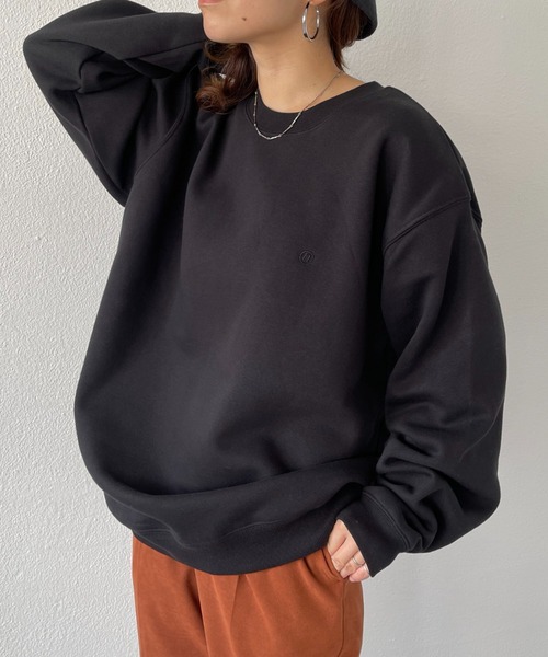 natto(ナット)の「【ユニセックスアイテム】natto logo sweat / 程よいルーズフィットでボトムスを選ばず着回し力抜群なナットロゴスウェット(スウェット・メンズ・ブラック/ベージュ/カーキ・MEDIUM/LARGE/X-LARGE)」の4枚目の写真