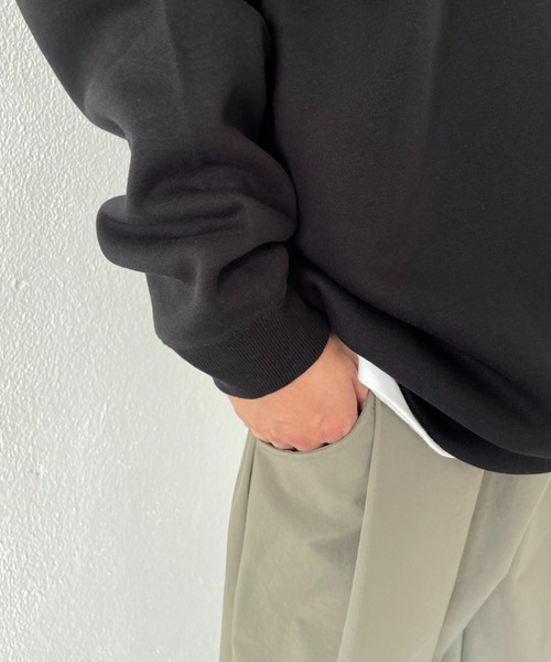 natto(ナット)の「【ユニセックスアイテム】natto logo sweat / 程よいルーズフィットでボトムスを選ばず着回し力抜群なナットロゴスウェット(スウェット・メンズ・ブラック/ベージュ/カーキ・MEDIUM/LARGE/X-LARGE)」の5枚目の写真