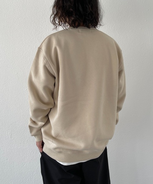 natto(ナット)の「【ユニセックスアイテム】natto logo sweat / 程よいルーズフィットでボトムスを選ばず着回し力抜群なナットロゴスウェット(スウェット・メンズ・ブラック/ベージュ/カーキ・MEDIUM/LARGE/X-LARGE)」の16枚目の写真