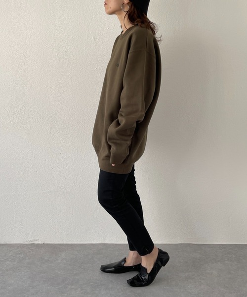natto(ナット)の「【ユニセックスアイテム】natto logo sweat / 程よいルーズフィットでボトムスを選ばず着回し力抜群なナットロゴスウェット(スウェット・メンズ・ブラック/ベージュ/カーキ・MEDIUM/LARGE/X-LARGE)」の7枚目の写真