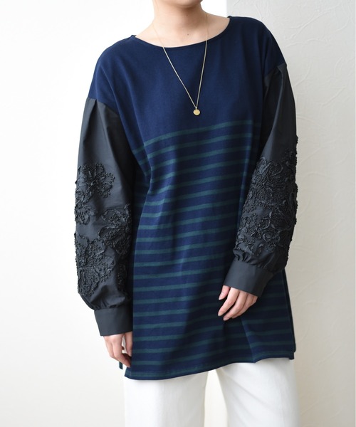 Eimee Law(エイミーロウ)の「フラワーエンブロスリーブボーダーTOPS(Tシャツ/カットソー・レディース・オフホワイト/ブラック/ネイビー・38)」の1枚目の写真
