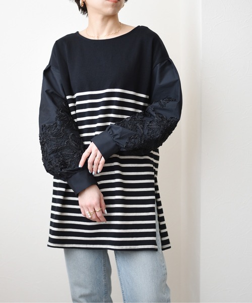 Eimee Law(エイミーロウ)の「フラワーエンブロスリーブボーダーTOPS(Tシャツ/カットソー・レディース・オフホワイト/ブラック/ネイビー・38)」の3枚目の写真
