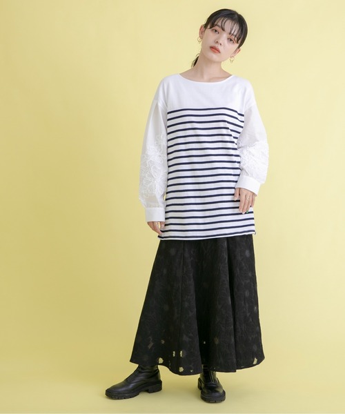 Eimee Law(エイミーロウ)の「フラワーエンブロスリーブボーダーTOPS(Tシャツ/カットソー・レディース・オフホワイト/ブラック/ネイビー・38)」の4枚目の写真