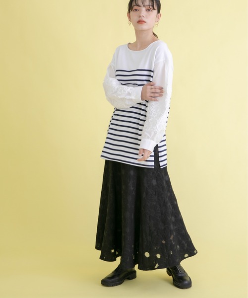 Eimee Law(エイミーロウ)の「フラワーエンブロスリーブボーダーTOPS(Tシャツ/カットソー・レディース・オフホワイト/ブラック/ネイビー・38)」の6枚目の写真