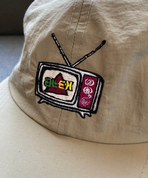 And A(アンドエー)の「AlexanderLeeChang アレキサンダーリーチャン / ELECT NYLON CAP 6パネルナイロンキャップ 刺繍ローキャップ / AC052208(キャップ・メンズ・ブラック/ベージュ/グリーン・FREE)」の4枚目の写真