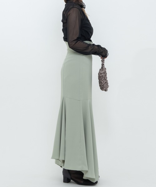 NEUNA(ヌナ)の「【歩くたびゆらゆら揺れる。】スリットサテンマーメイドロングスカート(スカート・レディース・ミント/アイボリー/ブラック/グレイッシュベージュ・SMALL/FREE)」の10枚目の写真