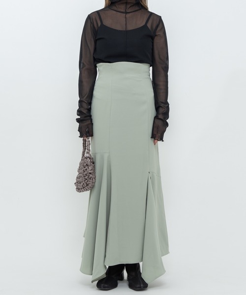 NEUNA(ヌナ)の「【歩くたびゆらゆら揺れる。】スリットサテンマーメイドロングスカート(スカート・レディース・ミント/アイボリー/ブラック/グレイッシュベージュ・SMALL/FREE)」の11枚目の写真