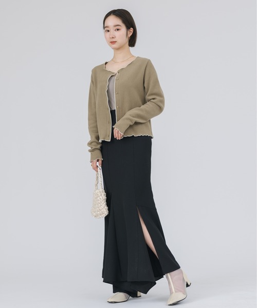 NEUNA(ヌナ)の「【歩くたびゆらゆら揺れる。】スリットサテンマーメイドロングスカート(スカート・レディース・ミント/アイボリー/ブラック/グレイッシュベージュ・SMALL/FREE)」の18枚目の写真