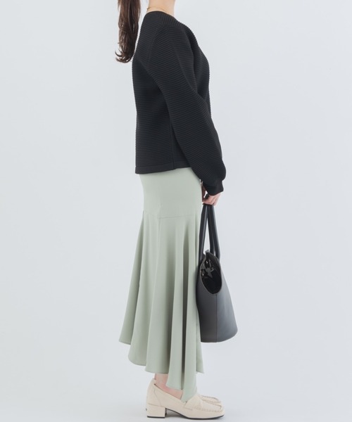 NEUNA(ヌナ)の「【歩くたびゆらゆら揺れる。】スリットサテンマーメイドロングスカート(スカート・レディース・ミント/アイボリー/ブラック/グレイッシュベージュ・SMALL/FREE)」の20枚目の写真