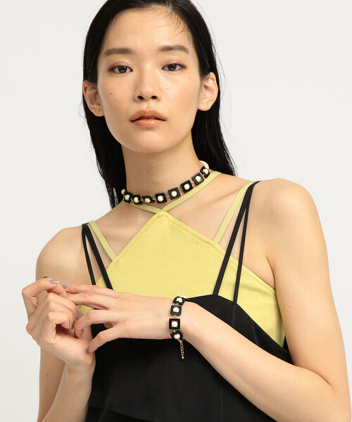 Ray BEAMS(レイビームス)の「Ray BEAMS / バイカラー スクエア ビーズ ブレスレット(ブレスレット・レディース・ブラック/グリーン・ONE SIZE)」の3枚目の写真