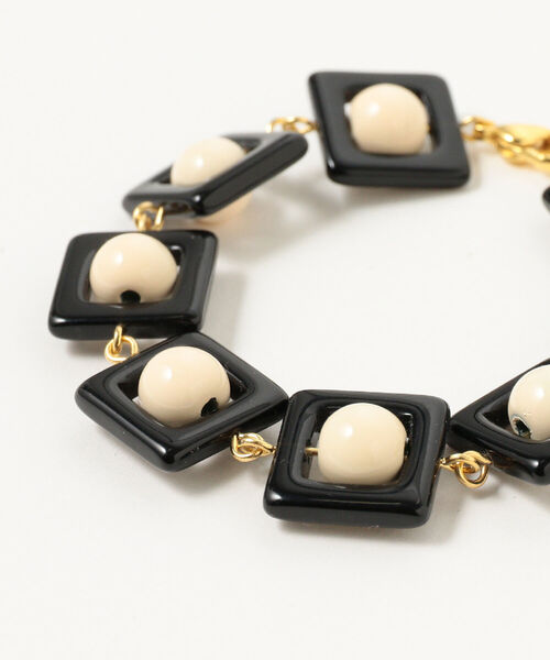 Ray BEAMS(レイビームス)の「Ray BEAMS / バイカラー スクエア ビーズ ブレスレット(ブレスレット・レディース・ブラック/グリーン・ONE SIZE)」の6枚目の写真