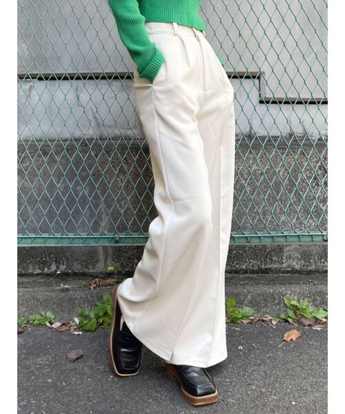 EMODA(エモダ)の「ワイドタックロングパンツ(その他パンツ・レディース・アイボリー/グレー/ブラック/ライム・SMALL/MEDIUM)」の2枚目の写真