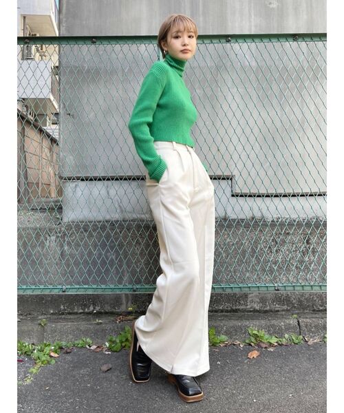 EMODA(エモダ)の「ワイドタックロングパンツ(その他パンツ・レディース・アイボリー/グレー/ブラック/ライム・SMALL/MEDIUM)」の8枚目の写真