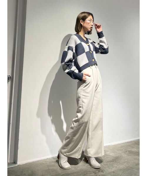 EMODA(エモダ)の「ワイドタックロングパンツ(その他パンツ・レディース・アイボリー/グレー/ブラック/ライム・SMALL/MEDIUM)」の20枚目の写真