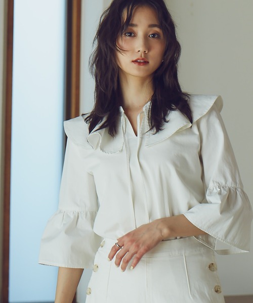 N.（N. Natural Beauty Basic）（エヌエヌナチュラルビューティーベーシック）の「◆フレアカラーデニムブラウス（シャツ/ブラウス・レディース・オフホワイト/インディゴブルー・MEDIUM）」の2枚目の写真