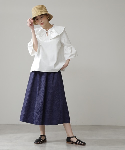 N.（N. Natural Beauty Basic）（エヌエヌナチュラルビューティーベーシック）の「◆フレアカラーデニムブラウス（シャツ/ブラウス・レディース・オフホワイト/インディゴブルー・MEDIUM）」の3枚目の写真