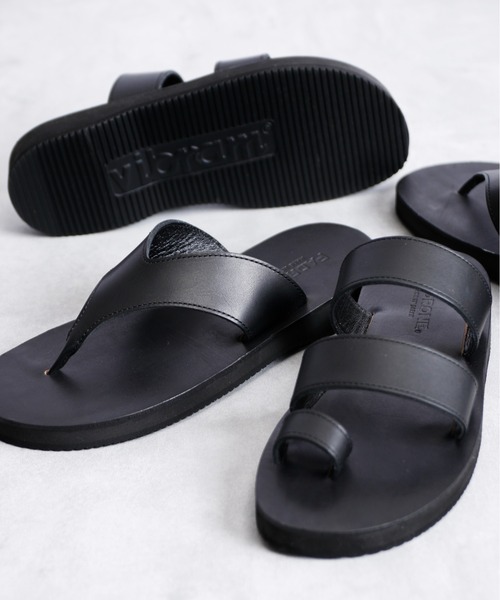 And A（アンドエー）の「PADRONE パドローネ / TONG SANDALS ビブラムソール レザートングサンダル / PU2308-3203（サンダル・メンズ・ブラック・40/42）」の2枚目の写真