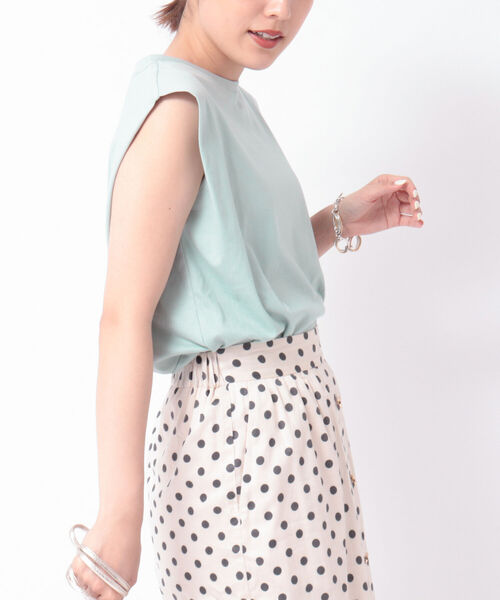 NOLLEY’S（ノーリーズ）の「液アン加工ノースリーブプルオーバーカットソー（Tシャツ/カットソー・レディース・オフホワイト/ライトグリーン/ロイヤルブルー/ブラック/ラベンダー/チャコールグレー/カーキ/ベージュ/ピンク・36/38）」の7枚目の写真