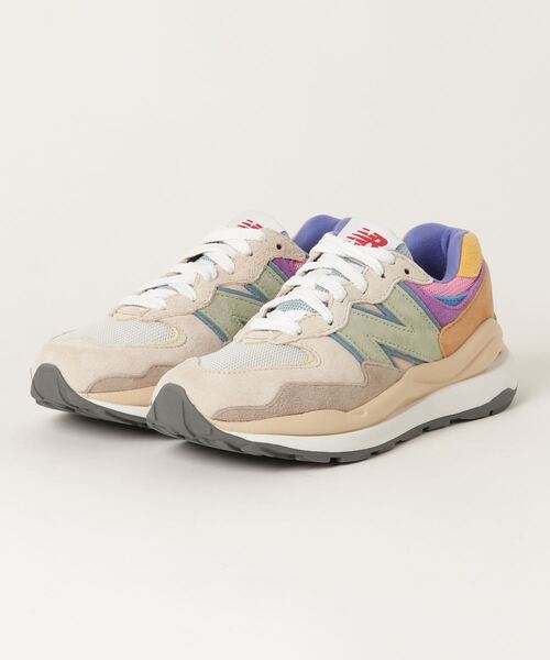 NEW BALANCE(ニューバランス)の「M5740(スニーカー・メンズ・ベージュ系/ネイビー系・28.5cm/29.0cm/30.0cm/22.5cm/23.0cm/23.5cm/24.0cm/24.5cm/25.0cm/27.5cm/28.0cm/26.5cm/27.0cm/25.5cm/26.0cm)」の2枚目の写真