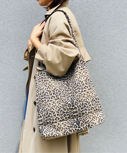 KMC DETAILS（ケーエムシーディテイルズ）の「Legato Largo レガートラルゴ  / さくっと使える シンプルな お気軽 トートバッグ / LG-E1242（トートバッグ・レディース・レオパード/ミント/ピンク/ブラック/ブラウン/シルバー/ダークグリーン・ONESIZE）」の7枚目の写真