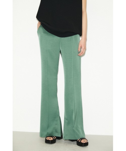 THROW by SLY（スローバイスライ）の「THROW SMOOTH SATIN FLARE PT サテン フレア パンツ（スラックス・レディース・カーキ/ブラウン・1/0）」の12枚目の写真